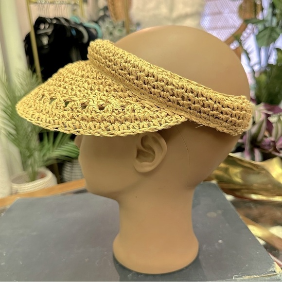 Vintage (unbranded) straw visor hat in VGUC - Picture 4 of 10
